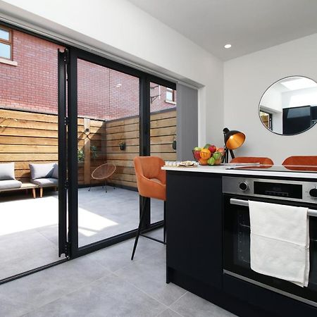 New Spacious 2 Bed Getaway - Private Courtyard! - Underfloor Heating Cardiff Eksteriør bilde