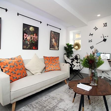 New Spacious 2 Bed Getaway - Private Courtyard! - Underfloor Heating Cardiff Eksteriør bilde