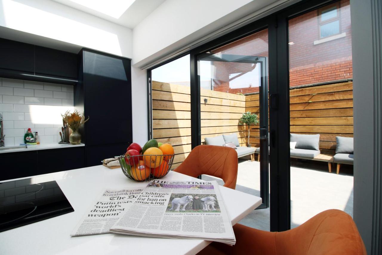 New Spacious 2 Bed Getaway - Private Courtyard! - Underfloor Heating Cardiff Eksteriør bilde