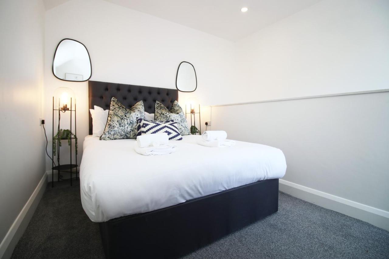 New Spacious 2 Bed Getaway - Private Courtyard! - Underfloor Heating Cardiff Eksteriør bilde