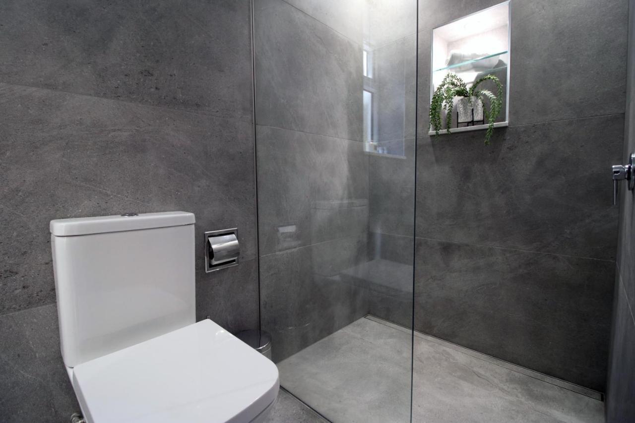 New Spacious 2 Bed Getaway - Private Courtyard! - Underfloor Heating Cardiff Eksteriør bilde