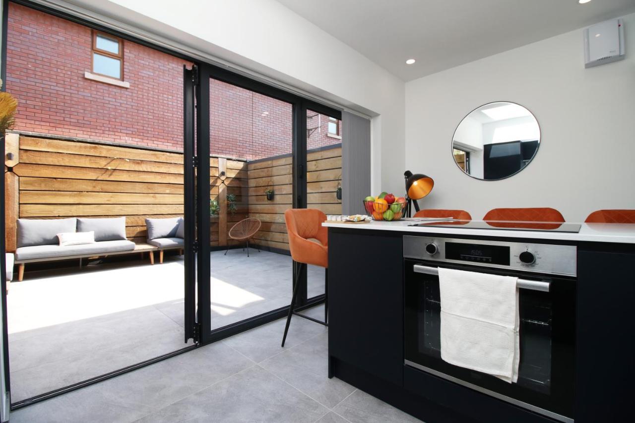 New Spacious 2 Bed Getaway - Private Courtyard! - Underfloor Heating Cardiff Eksteriør bilde