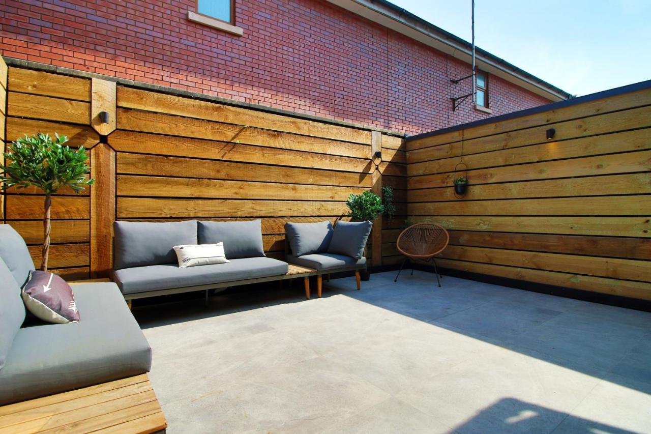 New Spacious 2 Bed Getaway - Private Courtyard! - Underfloor Heating Cardiff Eksteriør bilde