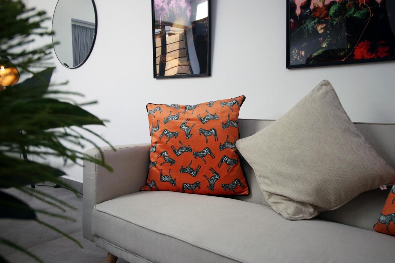 New Spacious 2 Bed Getaway - Private Courtyard! - Underfloor Heating Cardiff Eksteriør bilde