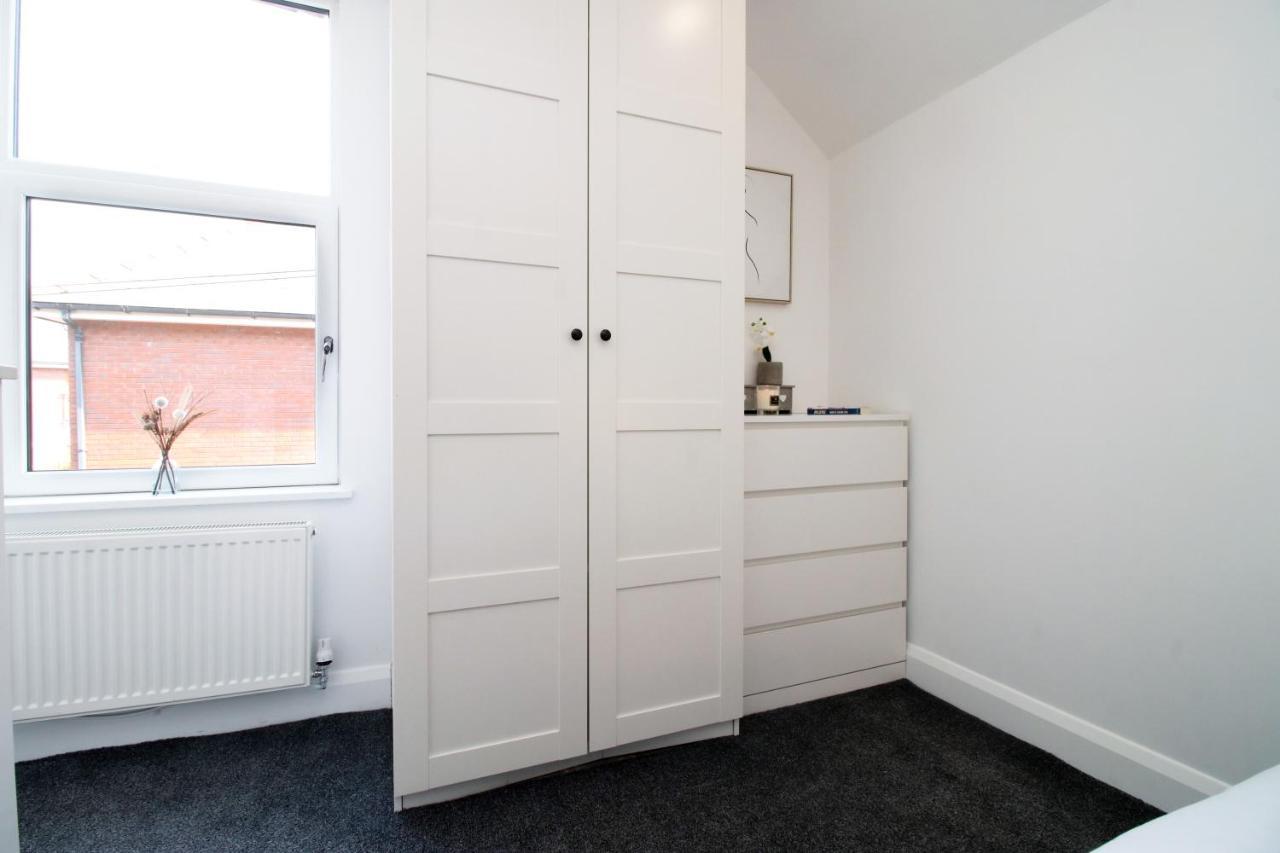 New Spacious 2 Bed Getaway - Private Courtyard! - Underfloor Heating Cardiff Eksteriør bilde