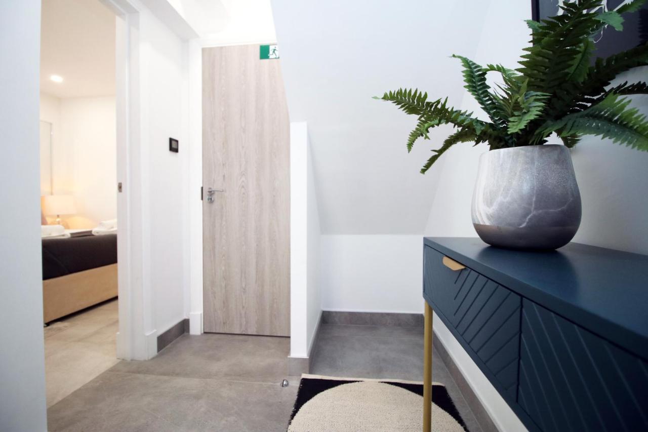 New Spacious 2 Bed Getaway - Private Courtyard! - Underfloor Heating Cardiff Eksteriør bilde