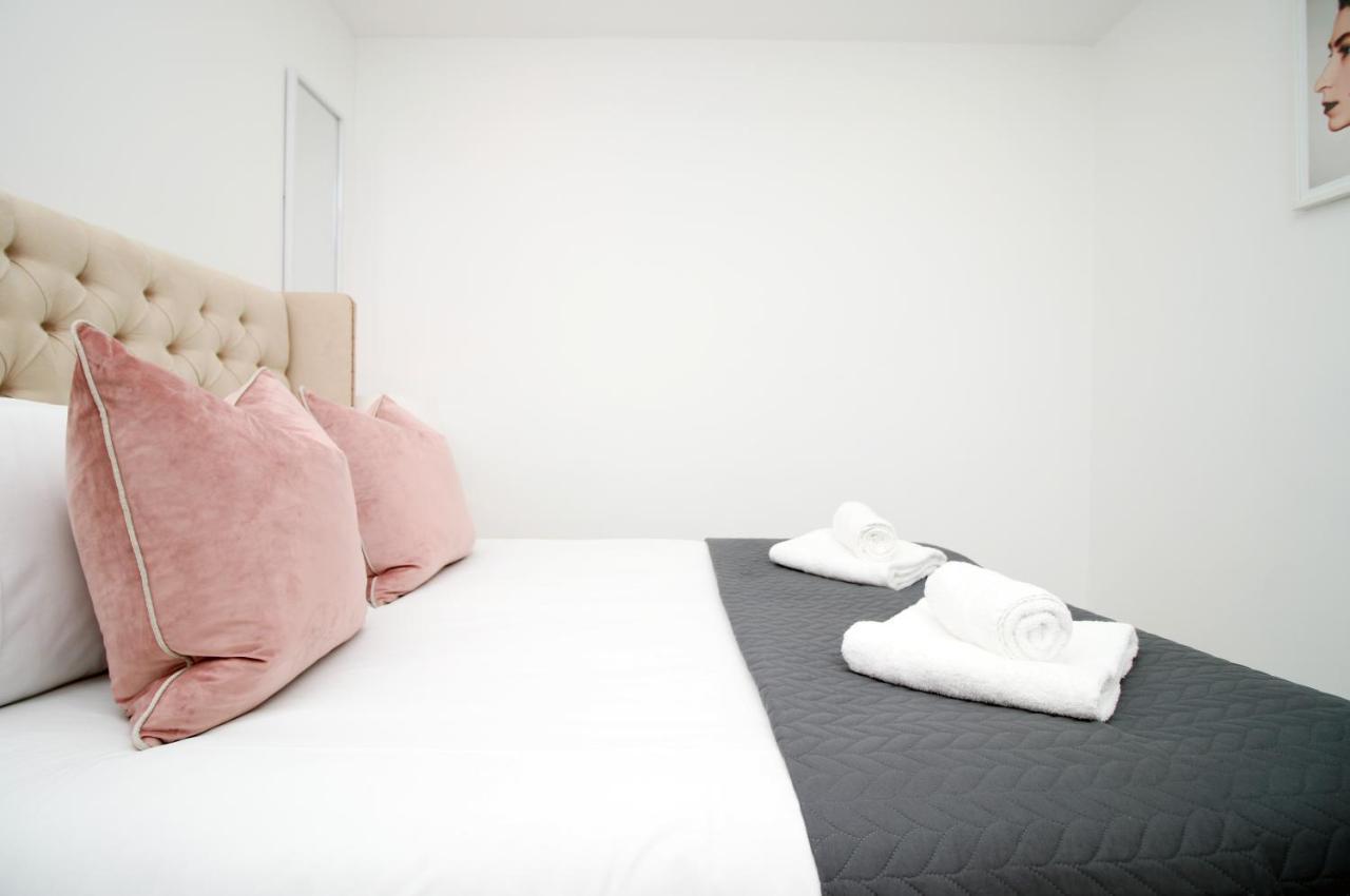 New Spacious 2 Bed Getaway - Private Courtyard! - Underfloor Heating Cardiff Eksteriør bilde