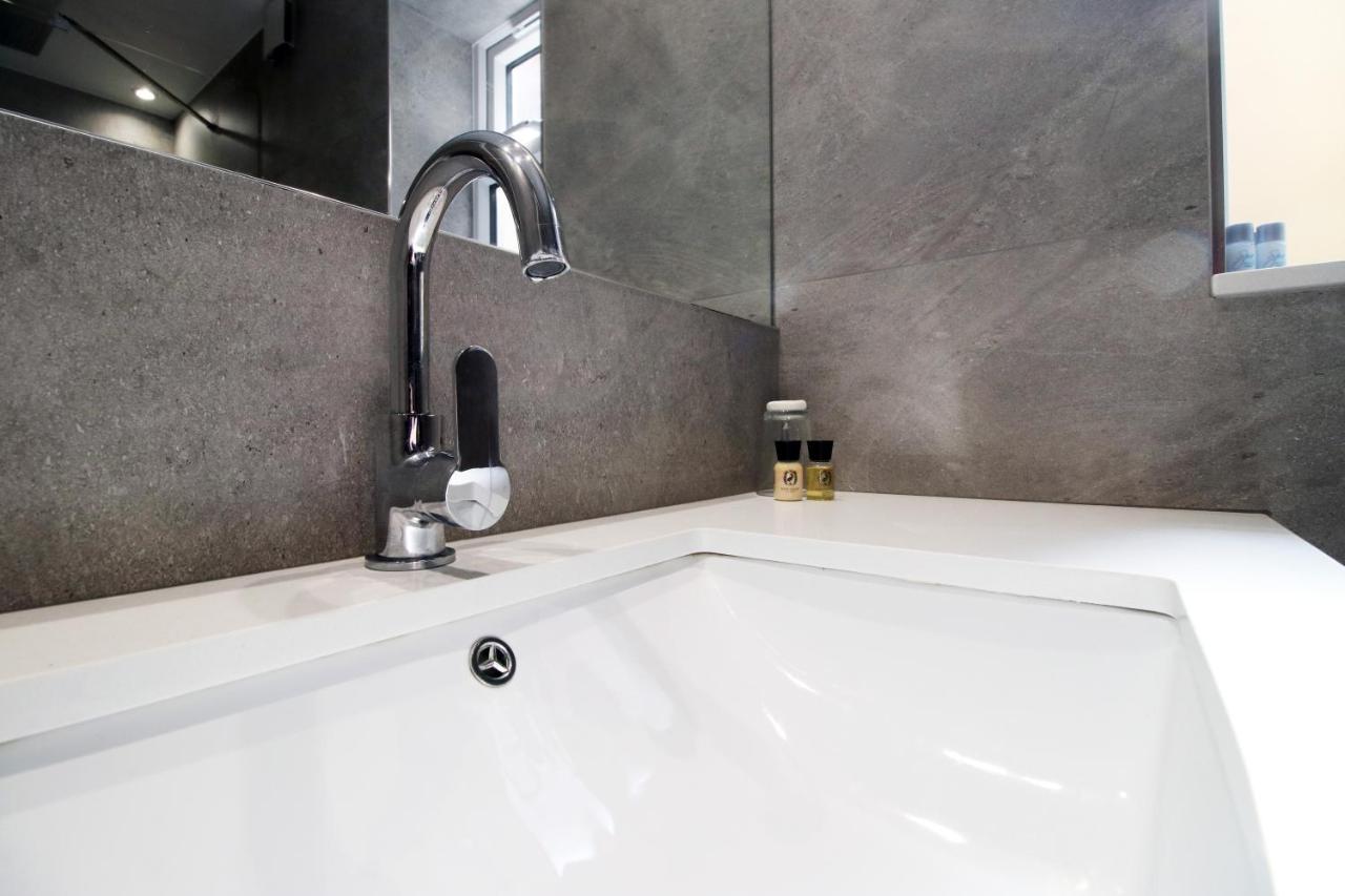 New Spacious 2 Bed Getaway - Private Courtyard! - Underfloor Heating Cardiff Eksteriør bilde