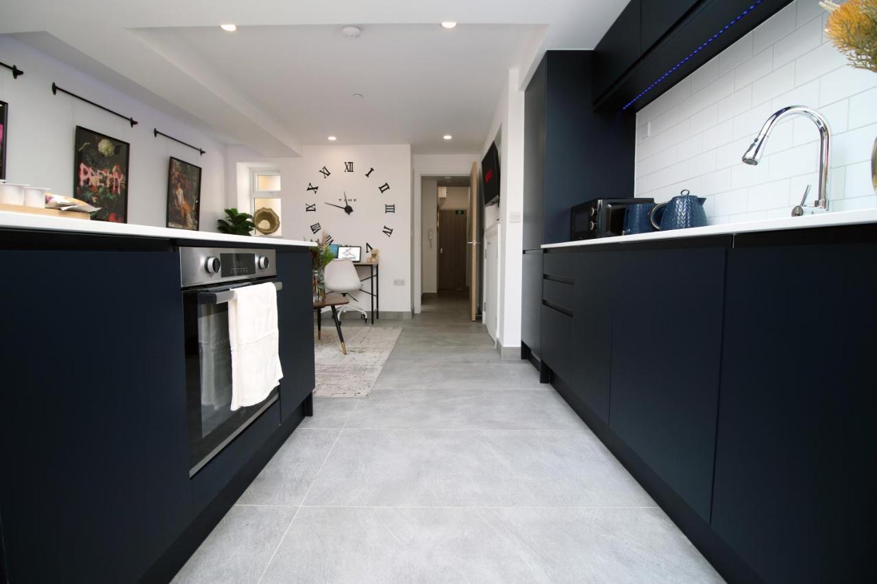 New Spacious 2 Bed Getaway - Private Courtyard! - Underfloor Heating Cardiff Eksteriør bilde